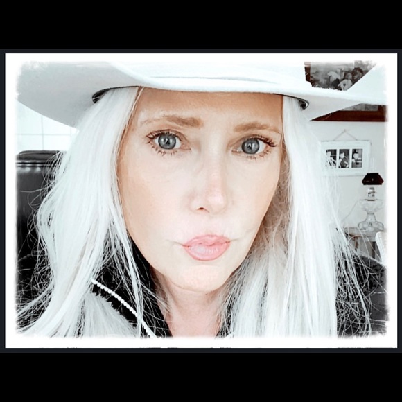 Meet your Posher, Paige - Picture 4 of 4